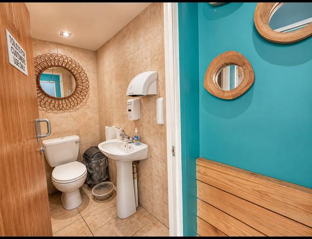 155M² RESTAURANT FOR SALE IN MARGATE BEACH